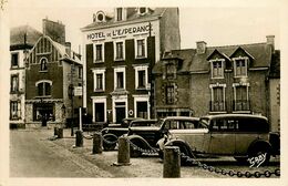 La Roche Bernard * L'hôtel De L'espérance Et La Rue De L'hôpital * Automobiles Anciennes Autos - La Roche-Bernard