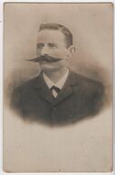 Carte Photo Homme Superbe Moustache Coiffeur Barbier Par Berthomier BONE Algérie - Fashion