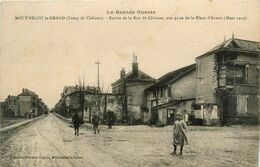 Mourmelon Le Grand * Entrée De La Rue De Châlons * Vue Prise De La Place D'armes - Mourmelon Le Grand