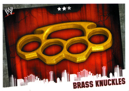 Wrestling, Catch : BRASS KNUCKLES (PROP CARD, 2008) Topps, Slam, Attax, Evolution, Trading Card Game, 2 Scans TBE - Trading-Karten