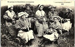 FOLKLORE - L'Auvergne Illustrée - Un Groupe De Dentelières Auvergnats - Personen