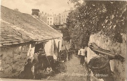 WALES PEMBROKESHIRE TENBY  COTTAGES IN THE HARBOUR  FISHERMEN AND NETS Pu TENBY 1910 - Pembrokeshire