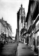 Bressuire * La Rue Gambetta Et Le Beffroi De L'église Notre Dame - Bressuire