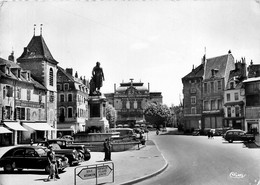 Lons Le Saunier * Place De La Liberté * Automobile Voiture Ancienne * Commerces Magasins - Lons Le Saunier