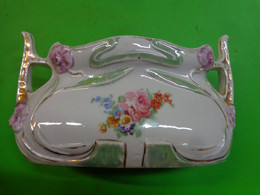 Corbeille Garniture  Biscuit Porcelaine ? Vieux Francais Decor De Fleurs Numerotee 2304 ? - Autres & Non Classés