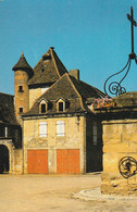 BRETENOUX. - Place Des Consuls Et Le Château Du Fort - Bretenoux