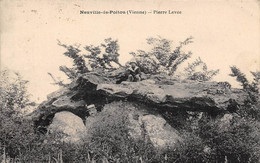 Thème: Dolmen Et Menhir:    Neuville Du Poitou     86         Le Dolmen De La Pierre Levée   (voir Scan) - Dolmen & Menhirs