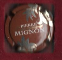Boisson, Capsule De Champagne  Fond  Marron  PIERRE  MIGNON - Mignon, Pierre