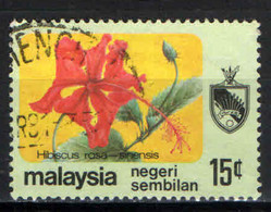 NEGRI SEMBILAN - 1979 - HIBISCUS ROSA E STEMMA - USATO - Negri Sembilan