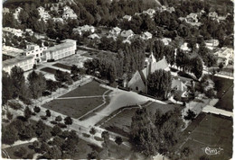 Tavaux Cités Vue Aérienne L'église Et Le Groupe Social - Tavaux