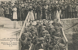 Dieudonné Et Deboé Partant Pour La Guyane . Bagne La Rochelle. Convicts . Bande à Bonnot. Gendarmes . - Bagne & Bagnards