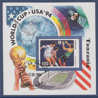 Bloc 1 Timbre Dentelé Oblitéré République De Tanzanie Coupe Du Monde De Football USA 94 Dar Es Salam 17.06.1994 - 1994 – Estados Unidos