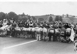 Politique - Ecologie - Anti Nucléaire - Neuf Brisach - Les Manifestants Montrent Leurs Posterieurs Aux Gendarmes - Partis Politiques & élections