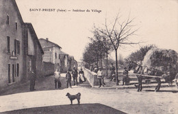 St PRIEST   Intérieur Du Village   ( Plan Animé ) - Saint Priest