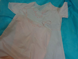 2 Pieces Chemise De Nuit Et Liquette Rose Belle Broderie Epoque ? Monogramme V G - Andere & Zonder Classificatie