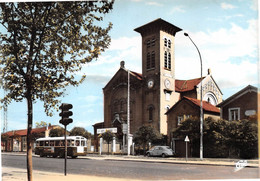 PAVILLONS-sous-BOIS - Eglise Notre-Dame De Lourdes - Autobus, Automobile - Les Pavillons Sous Bois