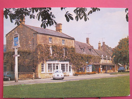 Angleterre - Broadway - Swan Inn And Wistaria Cottage - VW Coccinelle - Très Bon état - R/verso - Other & Unclassified