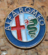 Rare Pin's Petit  Model Alpha Romeo - Alfa Romeo