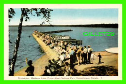 WASKESIU, SASKATCHEWAN - BREAKWATER, WASKESIU LAKE, PRINCE ALBERT PARK - WELL ANIMATED WITH PEOPLES - PECO - - Otros & Sin Clasificación