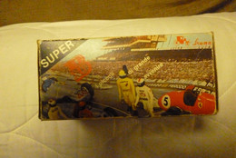 EQUIPE BRUMM FIGURINI 1.43 USATO NON COMPLETO CONTIENE 2 FIGURINI & 70 DECALS - Other & Unclassified