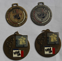 Lot De 4 Médailles Sport FFKDA Fédération Française De Karaté Et Disciplines Associées Arts Martiaux FFKAMA - Martial Arts