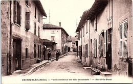 69 - CHIROUBLES -- Ses Coteaux Et Ses Vins Renommés - Rue De La Poste - Chiroubles