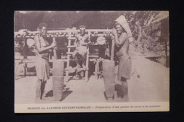 SALOMON - Carte Postale - Préparation D'une Galette De Taros Et De Noisettes - L 82258 - Salomoninseln