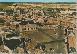 NEUVILLE EN POITOU - LA PLACE - Neuville En Poitou