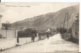 CPSM - 84 - Vaucluse - Robion - Entrée Du Village - Robion