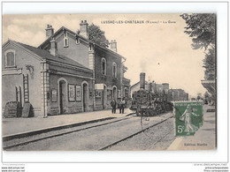 CPA 86 Lussac Les Chateaux La Gare Et Le Train - Lussac Les Chateaux