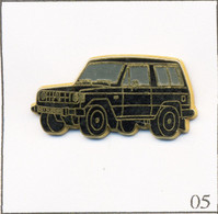 Pin's Automobile - Tout-Terrain / Mitsubishi Pajero - Version Carrosserie Noire. Non Estampillé. Zamac. T764-05 - Mitsubishi