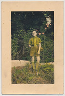 SCOUTISME / Carte Postale Photo - "Souvenir De Mon Filleul" En Uniforme De Scout, Dans Un Jardin - Pfadfinder-Bewegung