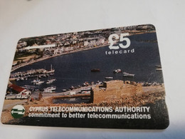 CYPRUS  PHONECARD 5 POUND  HARBOUR   NO 12CYPB    MAGNET CARD    ** 4501 ** - Zypern