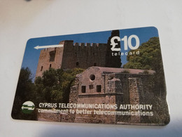 CYPRUS  PHONECARD 10 POUND   OLD CASTEL    NO 12CYPC    MAGNET CARD    ** 4504 ** - Zypern