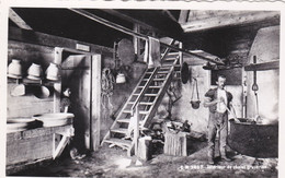 Broc, Intérieur Du Chalet Des Arquinces. Carte-photo - Broc