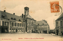 Vervins * La Place Ceccaldi Et L'hôtel De Ville * Siège LE LIBERAL DE L'AISNE * Automobile Voiture Ancienne - Vervins