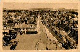 Villeneuve L'archevêque * Vue Générale De La Commune * Place Et Rue - Villeneuve-l'Archevêque