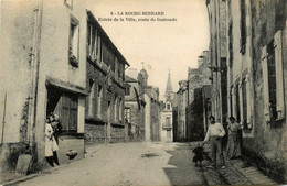 La Roche Bernard * La Route De Guérande * Entrée De La Ville * Villageois - La Roche-Bernard