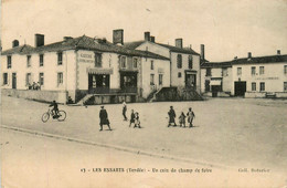 Les Essarts * Un Coin Du Champ De Foire * Place * Ferblantier GAUCHE Gauché * Café Du Commerce - Les Essarts