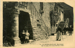 La Roche Bernard * Un Vieux Perron Sur Le Quai * Villageois - La Roche-Bernard