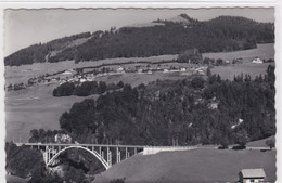 Crésuz, Premières étapes Des Chalets, Vue De Charmey Avec Le Pont Du Javroz - Charmey