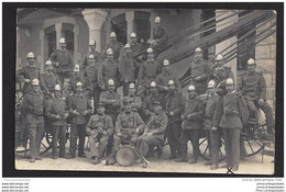 CPA Carte Photo Pompiers Un Groupe à La Caserne - Firemen