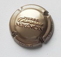 Boisson, Capsule De Champagne  Fond  Marron  Clair  PIERRE  MIGNON - Mignon, Pierre