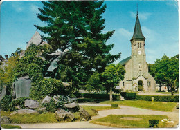 DUN-LE-PALESTEL (23800) : L’église N.D. De La Reconnaissance, Le Square Et Le Monument Aux Morts. CPSM. - Dun Le Palestel