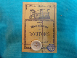 Boite GRANDE 9.5cm X 6.5cm  Non Ouverte De  Boutons AU PRINTEMPS Mercerie Coloris Ecru - Buttons