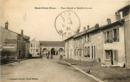 Damvillers * La Place Gérard Et Le Marché Couvert - Damvillers