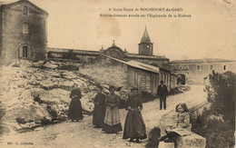 A Notre Dame De Rochefort Du Gard - Avenue Donnant Entrée Sur L'Esplanade De La Madone - Rochefort-du-Gard
