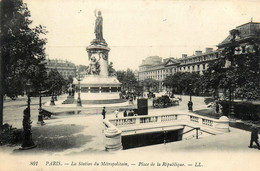 Paris * 3ème , 10ème , 11ème * Place De La République * La Station Du Métropolitain Métro - Arrondissement: 03