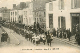 Le Poiré Sur Vie * Souvenir Du Jubilé 1926 * Enfants De Choeur * Devant Commerce Magasin Sellerie Café - Poiré-sur-Vie