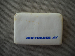 6809 Savon  Ancienne Savonnette Compagnie AIR FRANCE  Avion Aviation ( Recto-verso) - Produits De Beauté